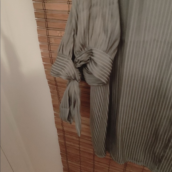 blouse - Picture 3 of 3